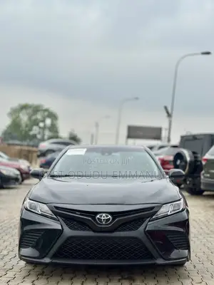 Toyota Camry SE FWD (2.5L 4cyl 8AM) 2018 Black