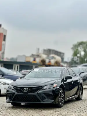 Toyota Camry SE FWD (2.5L 4cyl 8AM) 2018 Black