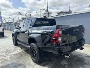 New Toyota Hilux 2023 Black