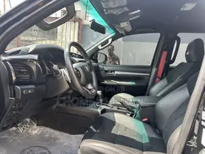 New Toyota Hilux 2023 Black