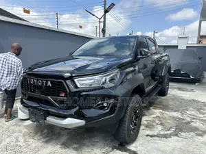 New Toyota Hilux 2023 Black
