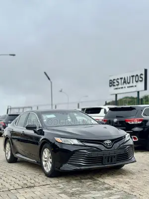 Toyota Camry LE FWD (2.5L 4cyl 8AM) 2018 Black