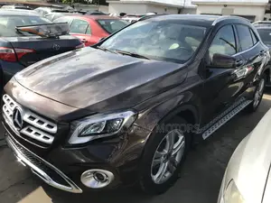Mercedes-Benz GLA 250 2018 Brown