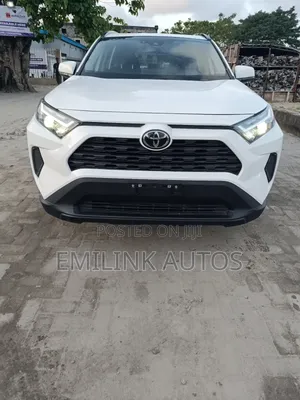 Toyota RAV4 XLE 2022 White