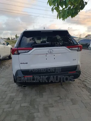 Toyota RAV4 XLE 2022 White