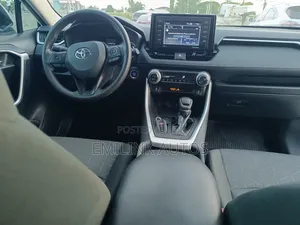 Toyota RAV4 XLE 2022 White