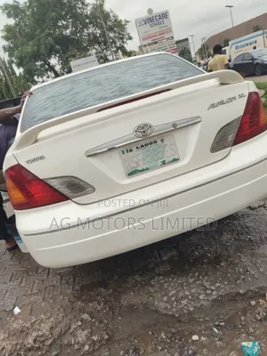 Toyota Avalon 2002 White