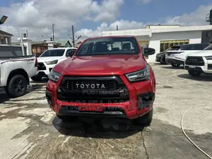 New Toyota Hilux 2023 Red