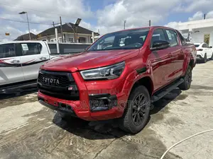 New Toyota Hilux 2023 Red