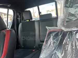 New Toyota Hilux 2023 Red