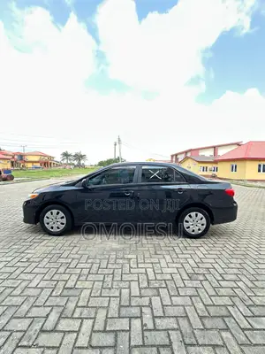 Toyota Corolla LE Special Edition 4dr Sedan (1.8L 4cyl 4A) 2013 Black