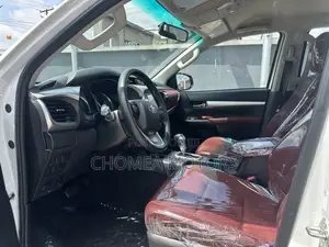 New Toyota Hilux 2022 White
