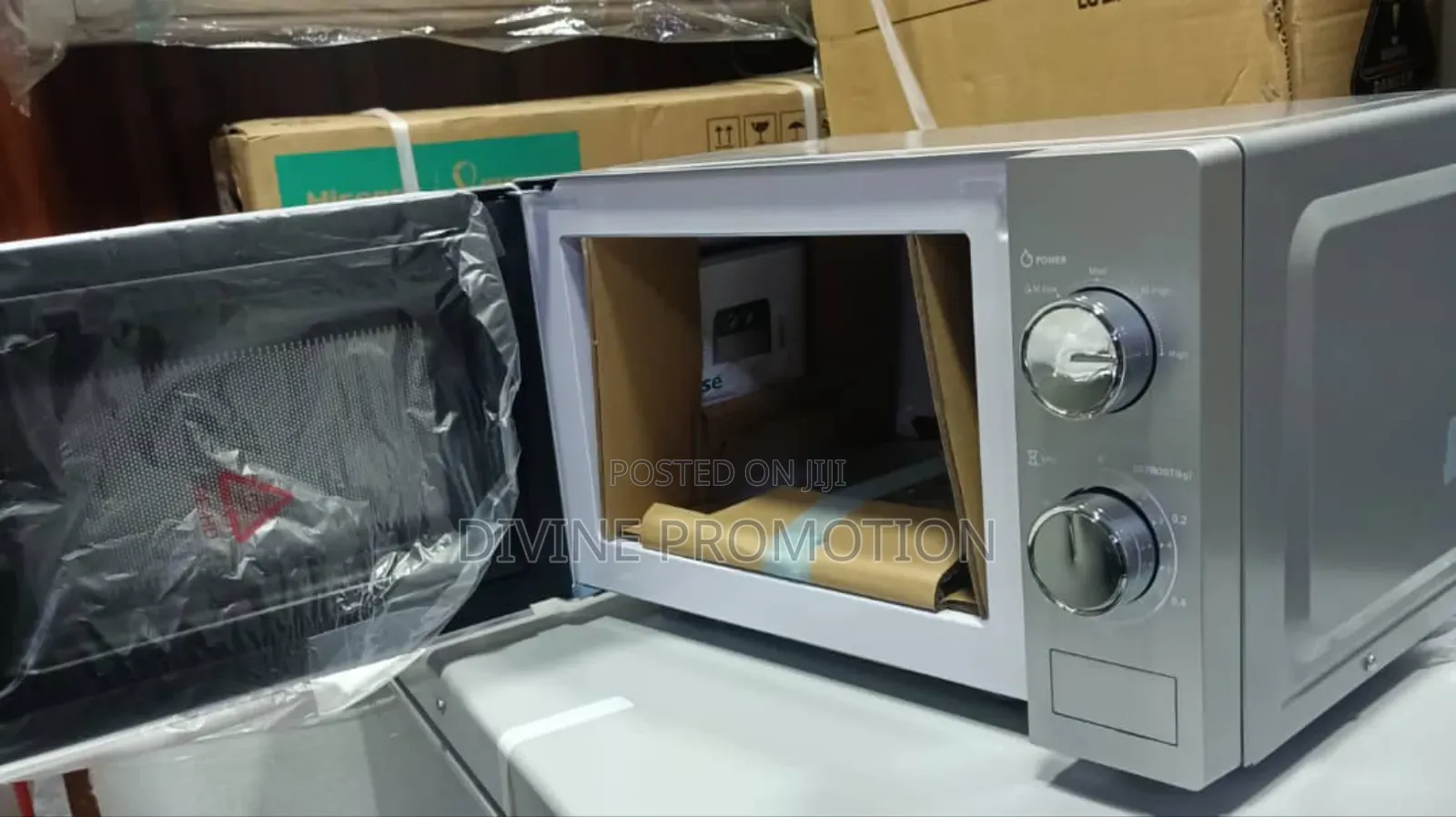 20 Liters Mirror Face Hisense Microwave, Silver Color.