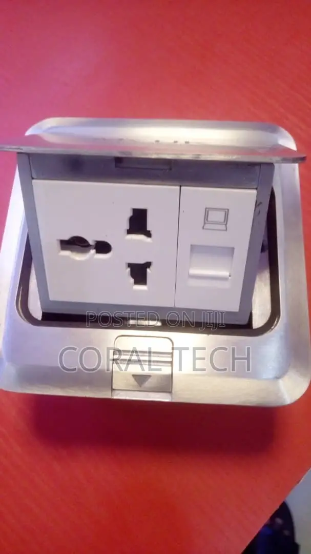 Luxury Single Pop-Up Floor Socket With Universal Socket and Data Port