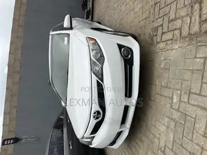 Toyota Camry SE 4dr Sedan (2.5L 4cyl 6A) 2014 White