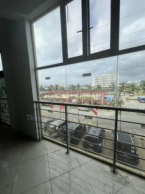 Showroom Shop to Let