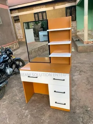 Quality Beautiful Makeup Stand