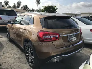 Mercedes-Benz GLA 250 2018 Brown