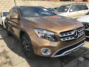 Mercedes-Benz GLA 250 2018 Brown
