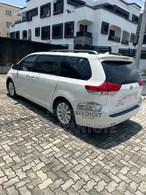 Toyota Sienna Limited 7 Passenger 2012 White