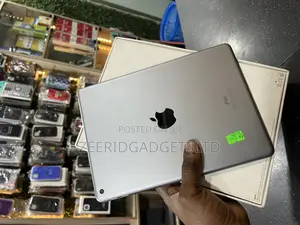 Apple iPad 10.2 (2019) 32 GB Gray