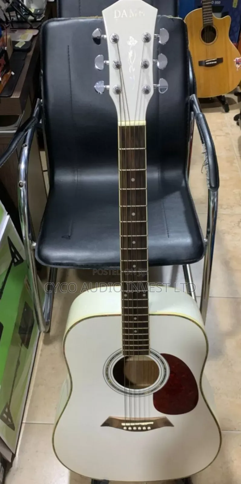 Original Box Guitar Dame