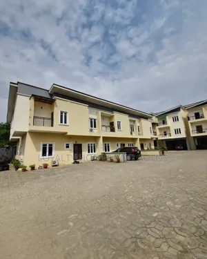 4bdrm Duplex in Ilupeju Lagos for sale