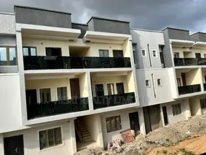 2 Bedroom Blocks of Flat for Sale
