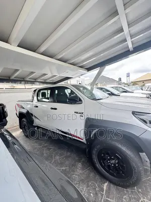 New Toyota Hilux 2025 White