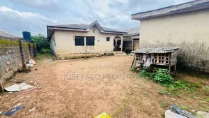 3bdrm Block of Flats in Custom Bus Stop Giwa, Ifo for sale