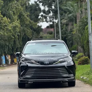 Toyota Sienna XLE 2022 Black
