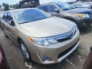 Toyota Camry XLE 4dr Sedan (2.5L 4cyl 6A) 2012 Gold