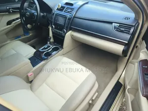 Toyota Camry XLE 4dr Sedan (2.5L 4cyl 6A) 2012 Gold