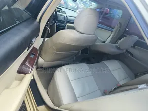 Toyota Camry XLE 4dr Sedan (2.5L 4cyl 6A) 2012 Gold
