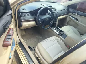 Toyota Camry XLE 4dr Sedan (2.5L 4cyl 6A) 2012 Gold