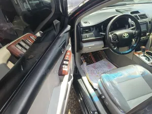 Toyota Camry XLE V6 4dr Sedan (3.5L 6cyl 6A) 2012 Gray
