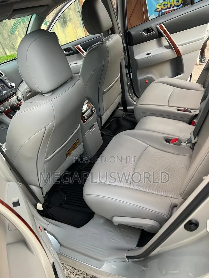 Toyota Highlander Limited 2012 Silver