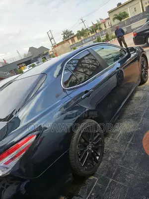 Toyota Camry SE FWD (2.5L 4cyl 8AM) 2018 Blue