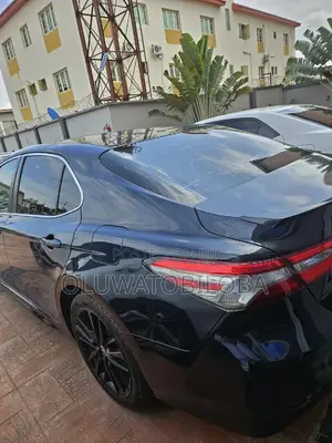 Toyota Camry SE FWD (2.5L 4cyl 8AM) 2018 Blue