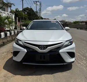 Toyota Camry XSE FWD (2.5L 4cyl 8AM) 2018 White