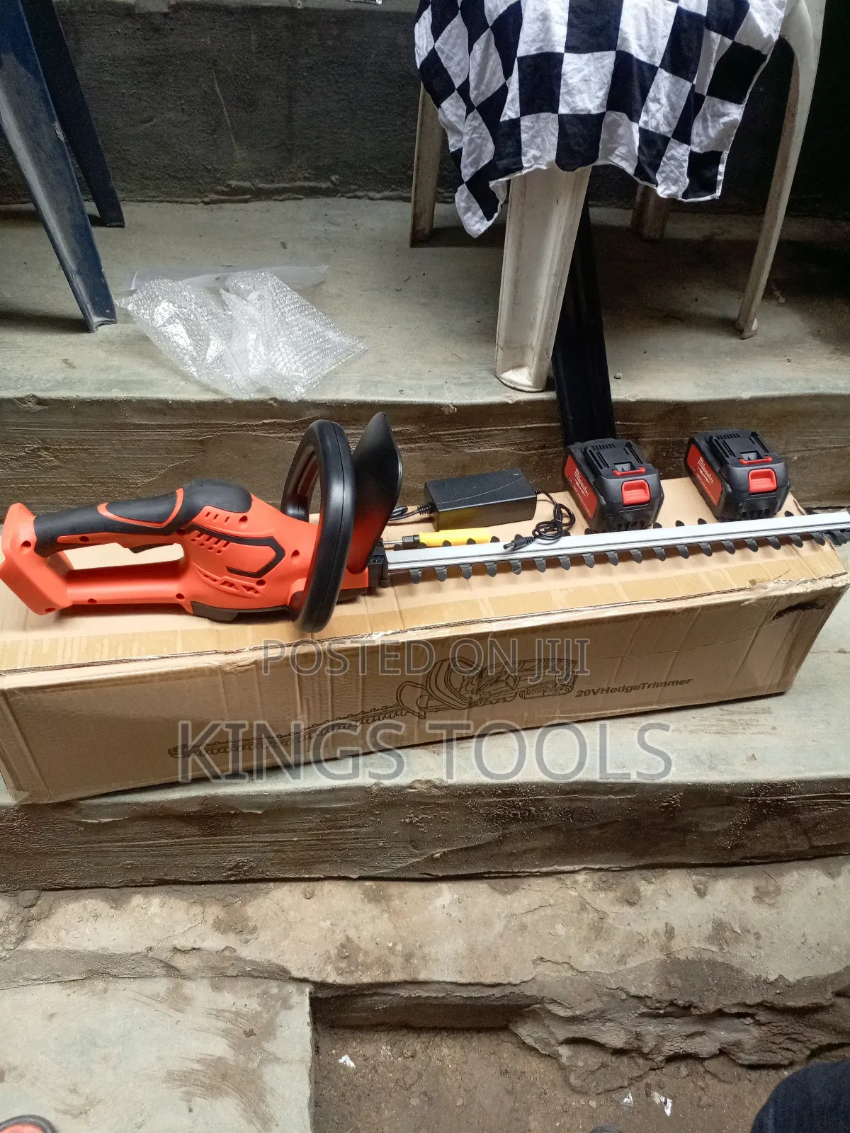 Cordless Hedge Trimmer Machine