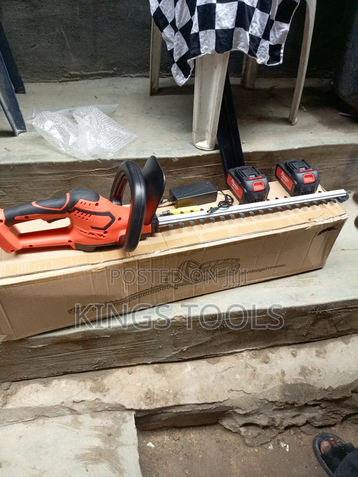Cordless Hedge Trimmer Machine