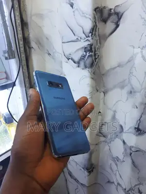 Samsung Galaxy S10e 128 GB Blue