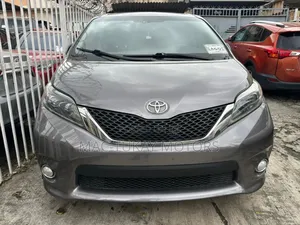 Toyota Sienna SE 8 Passenger (3.5L 6cyl 8A) 2017 Gray
