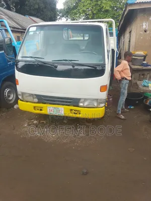 Toyota Dyna Six Tyres 2000 Model