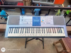 Yamaha E323 Keyboard