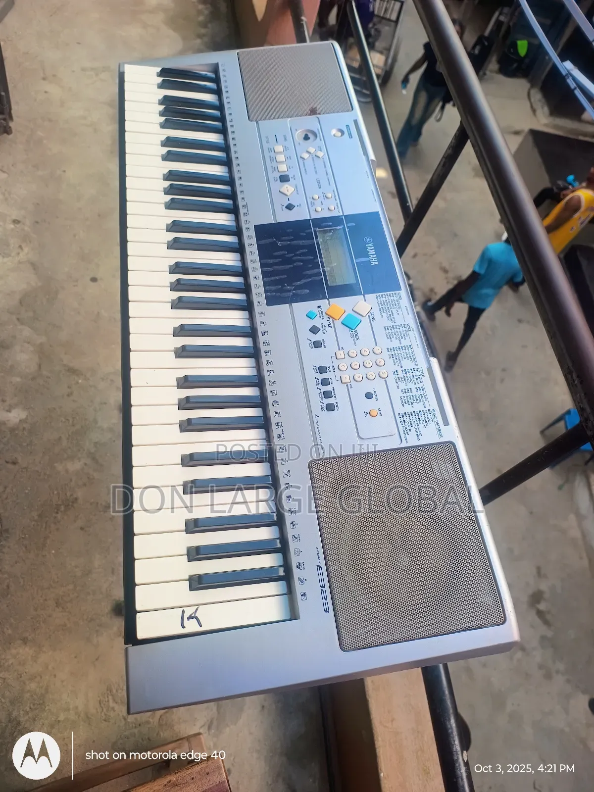 Yamaha E323 Keyboard
