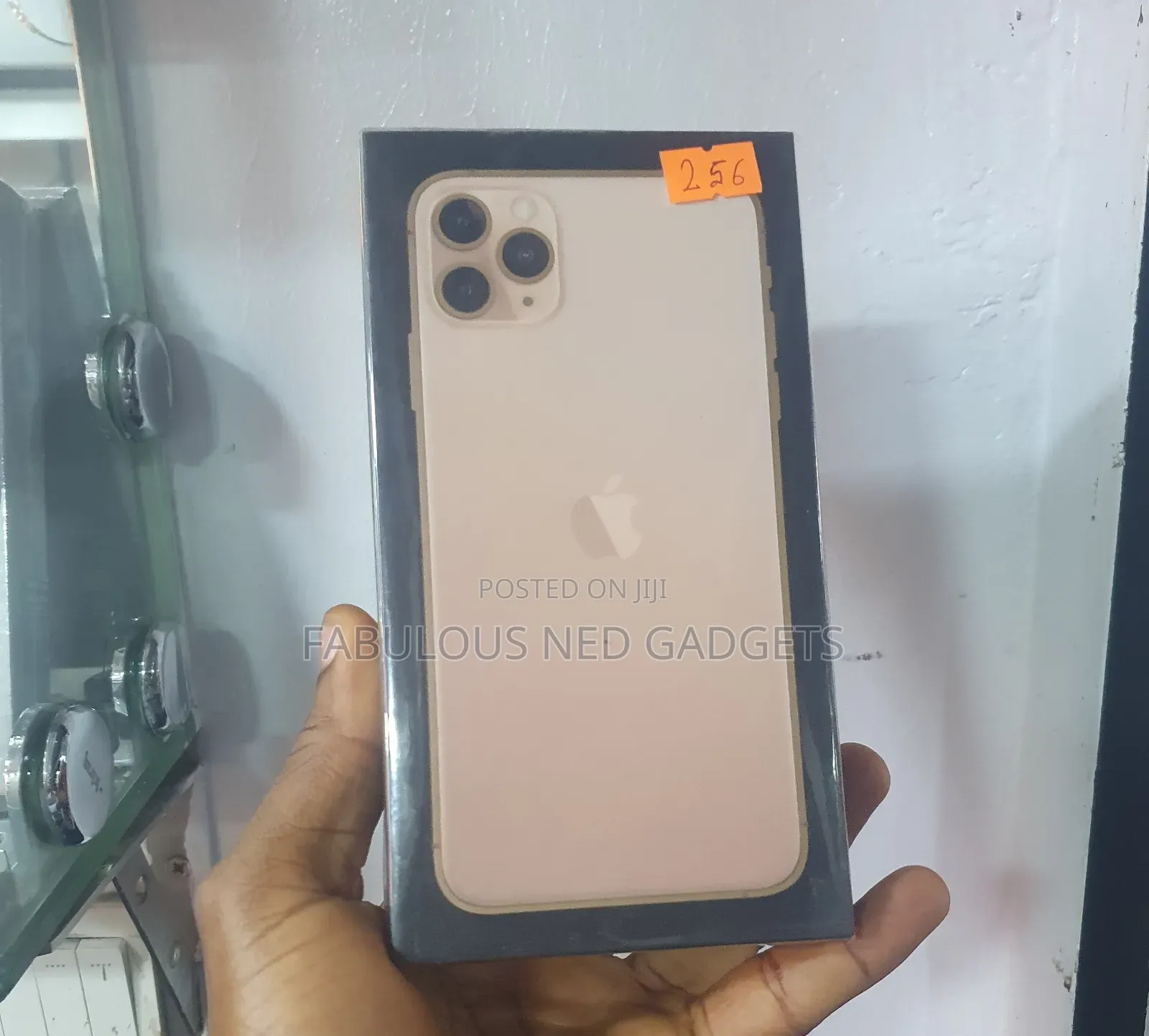 New Apple iPhone 11 Pro Max 256 GB Gold