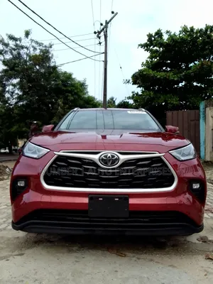 Toyota Highlander XLE 2022 Burgundy