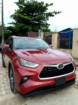 Toyota Highlander XLE 2022 Burgundy